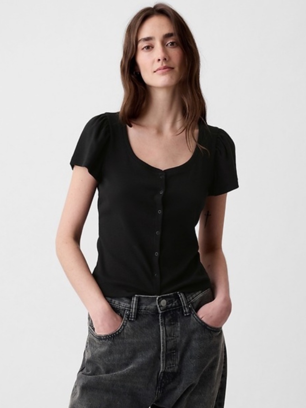 NWOT GAP Women’s Modern Rib Cropped Short Sleeve Cardigan Shirt in Black Medium